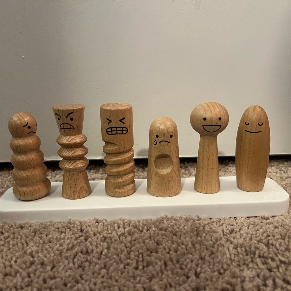 Lovevery Wooden Emotion Peg Dolls Set